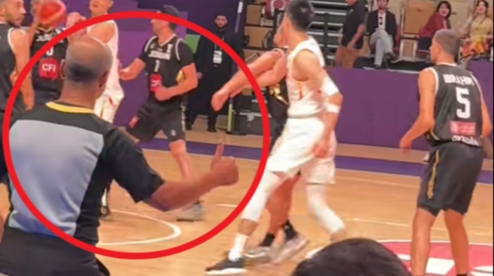 稳定又柔和!场边视角抓拍王俊杰投篮出手特写 裁判点赞示意好球 稳定又柔和!场边视角抓拍王俊杰投篮出手特写 裁判点赞示意好球