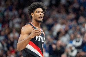 拓记:亨德森需要提高自己的三分球 这样他才能打乱对手的防守 拓记:亨德森需要提高自己的三分球 这样他才能打乱对手的防守