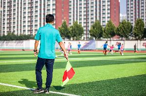 媒体人:上海高中里男生喜欢足球的不少,踢球和学习可互相促进 媒体人:上海高中里男生喜欢足球的不少,踢球和学习可互相促进