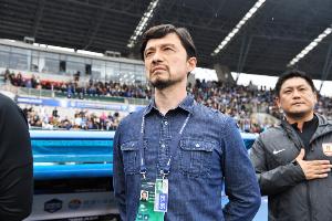 谢晖:留洋沟通不是问题 ,踢不上就是实力不够 谢晖:留洋沟通不是问题 ,踢不上就是实力不够