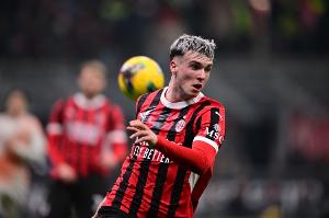 记者:米兰小将A-希门尼斯3次训练迟到,已被阿莱格里下放青年队 记者:米兰小将A-希门尼斯3次训练迟到,已被阿莱格里下放青年队