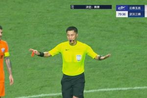 撤回红宝石卡!钟晋宝犯规被马宁出示直红,回看后改判黄牌 撤回红宝石卡!钟晋宝犯规被马宁出示直红,回看后改判黄牌