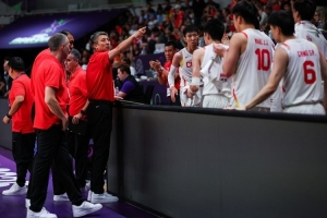 能否复刻荣光?10年前亚锦赛中国男篮7战7捷夺冠 今年再度进决赛 能否复刻荣光?10年前亚锦赛中国男篮7战7捷夺冠 今年再度进决赛