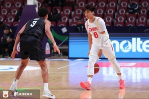 媒体人:赵睿表现有起伏 曾遭到了不少球迷的攻击 他差点就放弃了 媒体人:赵睿表现有起伏 曾遭到了不少球迷的攻击 他差点就放弃了