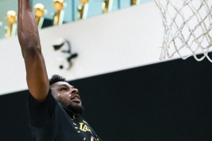 青春磨砺!湖人官推晒布朗尼和拉拉维亚训练照:夏日时光 青春磨砺!湖人官推晒布朗尼和拉拉维亚训练照:夏日时光