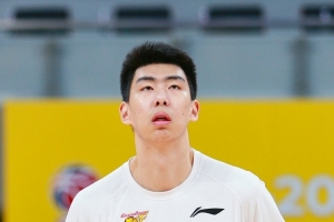 李京龙:徐昕的心理承受能力广东球迷都心知肚明 不如去国外锻炼 李京龙:徐昕的心理承受能力广东球迷都心知肚明 不如去国外锻炼