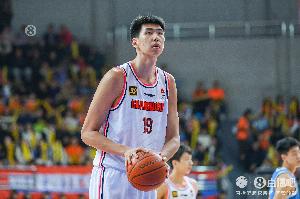 媒体人:徐昕转会青岛是假消息 青岛得先把后卫的事搞定 媒体人:徐昕转会青岛是假消息 青岛得先把后卫的事搞定