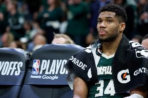 字母哥谈带伤打总决赛:当时如果我的膝盖再伤一次 我就彻底完了 字母哥谈带伤打总决赛:当时如果我的膝盖再伤一次 我就彻底完了