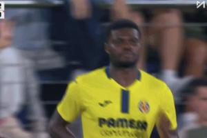 32岁托马斯上演加盟黄潜后西甲首秀,替补登场时掌声嘘声并起 32岁托马斯上演加盟黄潜后西甲首秀,替补登场时掌声嘘声并起