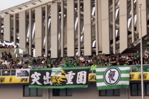 一路追随!京媒:远征西海岸的国安球迷达1800人左右 一路追随!京媒:远征西海岸的国安球迷达1800人左右