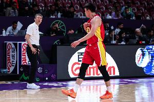 媒体人:中国男篮比预期的更强势 新西兰为身高短板付出了代价 媒体人:中国男篮比预期的更强势 新西兰为身高短板付出了代价