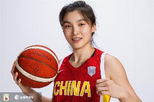 新华社:这位27岁的中国女篮新人,只想做好当下 新华社:这位27岁的中国女篮新人,只想做好当下