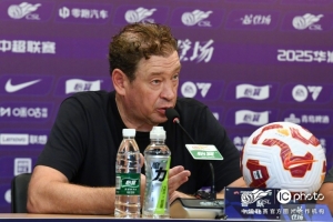 斯卢茨基:进攻创造了不少机会但都没把握住,后续一切皆有可能 斯卢茨基:进攻创造了不少机会但都没把握住,后续一切皆有可能