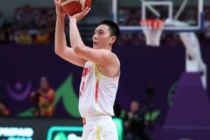 完美调整!胡明轩上半场5中4得10分 三分2中2 完美调整!胡明轩上半场5中4得10分 三分2中2