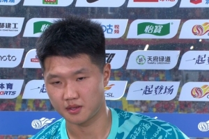 蹇韬:我们距离前面球队就1-2分差距,这场没有拿到3分特别遗憾 蹇韬:我们距离前面球队就1-2分差距,这场没有拿到3分特别遗憾