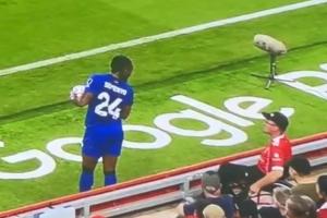 BBC:种族歧视塞梅尼奥的男子因扰乱公共秩序被拘留,将接受审讯 BBC:种族歧视塞梅尼奥的男子因扰乱公共秩序被拘留,将接受审讯