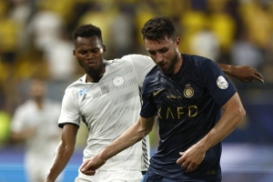 迪马:拉波尔特也是科莫考虑的防线选择 迪马:拉波尔特也是科莫考虑的防线选择