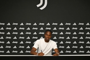 官方:尤文二队签下威尼斯20岁前锋阿尔文-奥科罗,含买断选项 官方:尤文二队签下威尼斯20岁前锋阿尔文-奥科罗,含买断选项