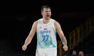 湖记:东契奇两战出场44分钟得45分 换算成NBA比赛大约场均37分 湖记:东契奇两战出场44分钟得45分 换算成NBA比赛大约场均37分