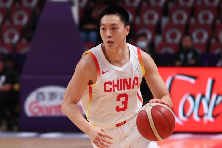 牌面拉满!央视晚间新闻播报男篮战报 但念错名字读成胡明汗hàn 牌面拉满!央视晚间新闻播报男篮战报 但念错名字读成胡明汗hàn