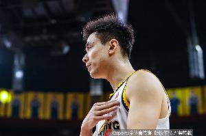 一人一城!媒体人:赵继伟和辽宁男篮即将完成长达4年的顶薪续约 一人一城!媒体人:赵继伟和辽宁男篮即将完成长达4年的顶薪续约