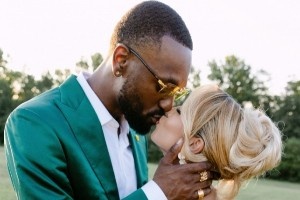 回门宴!肯巴妻子晒彩排晚宴靓照:被爱包围 与你共度一生💍 回门宴!肯巴妻子晒彩排晚宴靓照:被爱包围 与你共度一生💍