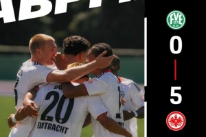 德国杯首轮法兰克福5-0大胜恩格尔斯晋级,堂安律梅开二度 德国杯首轮法兰克福5-0大胜恩格尔斯晋级,堂安律梅开二度