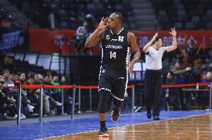 郭士强画出的绝杀战术曾在执教辽篮时奏效 哈德森多次命中三分! 郭士强画出的绝杀战术曾在执教辽篮时奏效 哈德森多次命中三分!