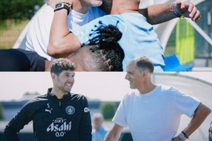 图赫尔今日参观曼城训练,球队官推晒图赫尔与瓜帅亲切拥抱照片 图赫尔今日参观曼城训练,球队官推晒图赫尔与瓜帅亲切拥抱照片