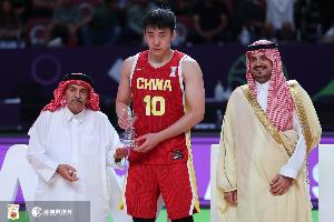 媒体人:后仰金鸡独立成王俊杰招牌动作 亚洲杯对他自信提升巨大 媒体人:后仰金鸡独立成王俊杰招牌动作 亚洲杯对他自信提升巨大