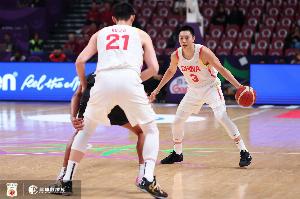 媒体人:赵睿/胡金秋/胡明轩是这些年轻球员最好的信念与支柱 媒体人:赵睿/胡金秋/胡明轩是这些年轻球员最好的信念与支柱