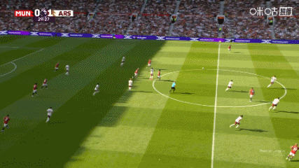 差一点！多古带球推进，远射中柱