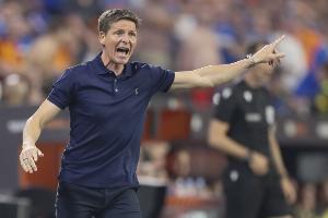 格拉斯纳:我几乎每天与格伊&埃泽交流,完全不想过不让他俩出战 格拉斯纳:我几乎每天与格伊&埃泽交流,完全不想过不让他俩出战