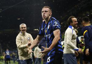 米体:国米拒绝了纽卡斯尔对弗拉泰西的求购意向,打算与他续约 米体:国米拒绝了纽卡斯尔对弗拉泰西的求购意向,打算与他续约