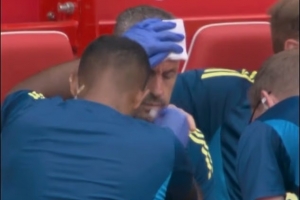 😮诺丁汉森林助教庆祝进球太激动划破头,缝了六针 😮诺丁汉森林助教庆祝进球太激动划破头,缝了六针