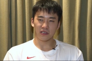 王俊杰:中国男篮每场都是拼出来的 大哥们都给了我很多建议 王俊杰:中国男篮每场都是拼出来的 大哥们都给了我很多建议