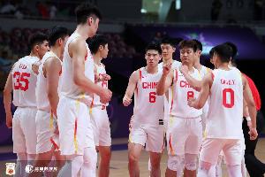 杨毅:中国男篮不但强度不落下风 而且个个敢做动作 厉害得夸张 杨毅:中国男篮不但强度不落下风 而且个个敢做动作 厉害得夸张