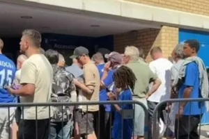 太阳报:切尔西手机APP票务系统瘫痪,数千球迷无法验票进场 太阳报:切尔西手机APP票务系统瘫痪,数千球迷无法验票进场