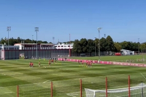 朝着复出迈进!记者:帕夫洛维奇参加拜仁今日热身 朝着复出迈进!记者:帕夫洛维奇参加拜仁今日热身