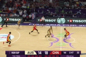 攻防再建功！胡明轩再度抢断得手 随后反击抛投又添2分