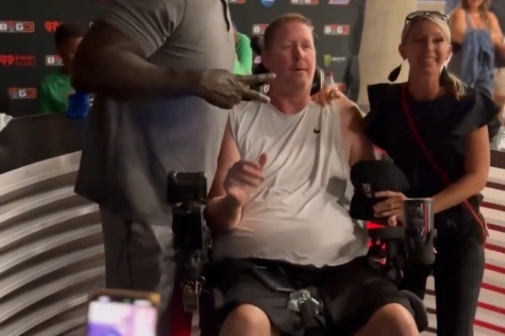 严重车祸导致瘫痪!“大竹竿”布拉德利的一双小腿已截肢 严重车祸导致瘫痪!“大竹竿”布拉德利的一双小腿已截肢