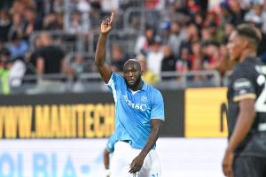 迪马:卢卡库至少缺阵3个月,那不勒斯将重返转会市场寻找1名前锋 迪马:卢卡库至少缺阵3个月,那不勒斯将重返转会市场寻找1名前锋