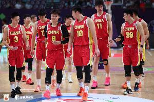 媒体人:即便丢了这一球 中国篮球也已经等到了拨云见日的时刻! 媒体人:即便丢了这一球 中国篮球也已经等到了拨云见日的时刻!