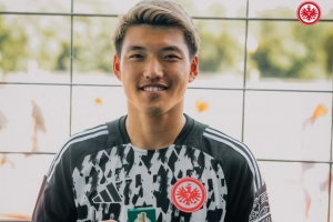 法鹰首秀双响,官方:堂安律当选法兰克福5-0恩格尔斯全场最佳 法鹰首秀双响,官方:堂安律当选法兰克福5-0恩格尔斯全场最佳