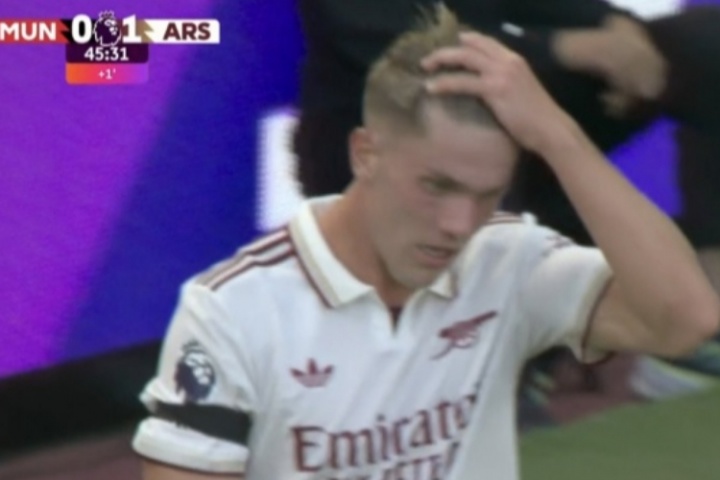 梗来了😅热议约克雷斯首场英超:0球0助,捋头发21次创纪录 梗来了😅热议约克雷斯首场英超:0球0助,捋头发21次创纪录