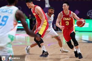 媒体人:胡明轩错失绝杀时 澳洲人死里逃生的情感释放却无法掩饰 媒体人:胡明轩错失绝杀时 澳洲人死里逃生的情感释放却无法掩饰