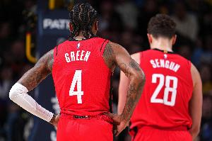 申京:杰伦-格林是我兄弟 听到他被交易的新闻时我很难过 申京:杰伦-格林是我兄弟 听到他被交易的新闻时我很难过