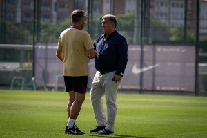 TA:巴萨引援结束,俱乐部专注完成马丁&什琴斯尼&巴德吉的注册 TA:巴萨引援结束,俱乐部专注完成马丁&什琴斯尼&巴德吉的注册