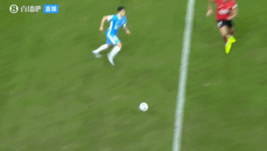 这下有点狠!河南外援马亚大动作下地铲倒费利佩,吃到黄牌 这下有点狠!河南外援马亚大动作下地铲倒费利佩,吃到黄牌