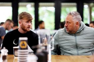 记者:狼队体育总监霍布斯接近加盟水晶宫,他希望签下黄喜灿 记者:狼队体育总监霍布斯接近加盟水晶宫,他希望签下黄喜灿